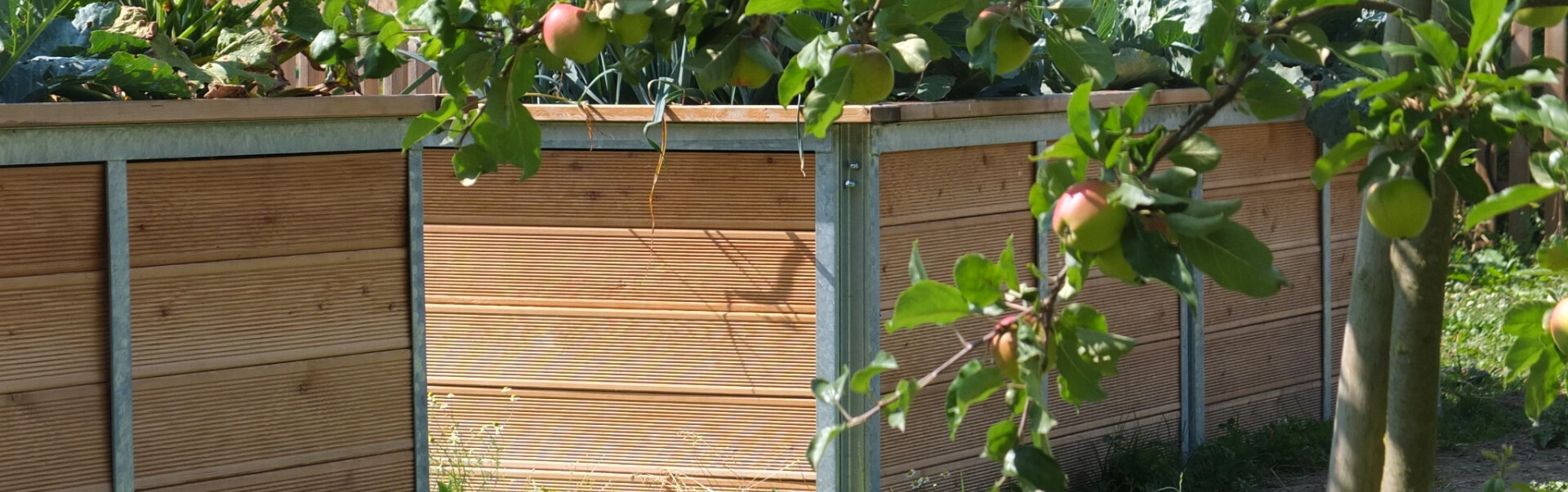 Naturgarten mit zwei Hochbeeten zwei hochbeete im bauerngarten